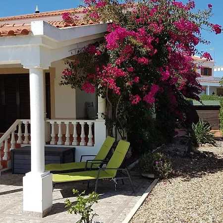 Nettes In Altura Mit Gepflegtem Garten Castro Marim