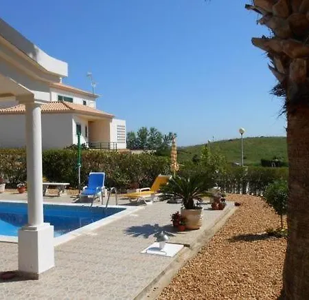 Nettes In Altura Mit Gepflegtem Garten