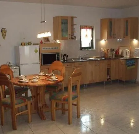 Nettes In Altura Mit Gepflegtem Garten